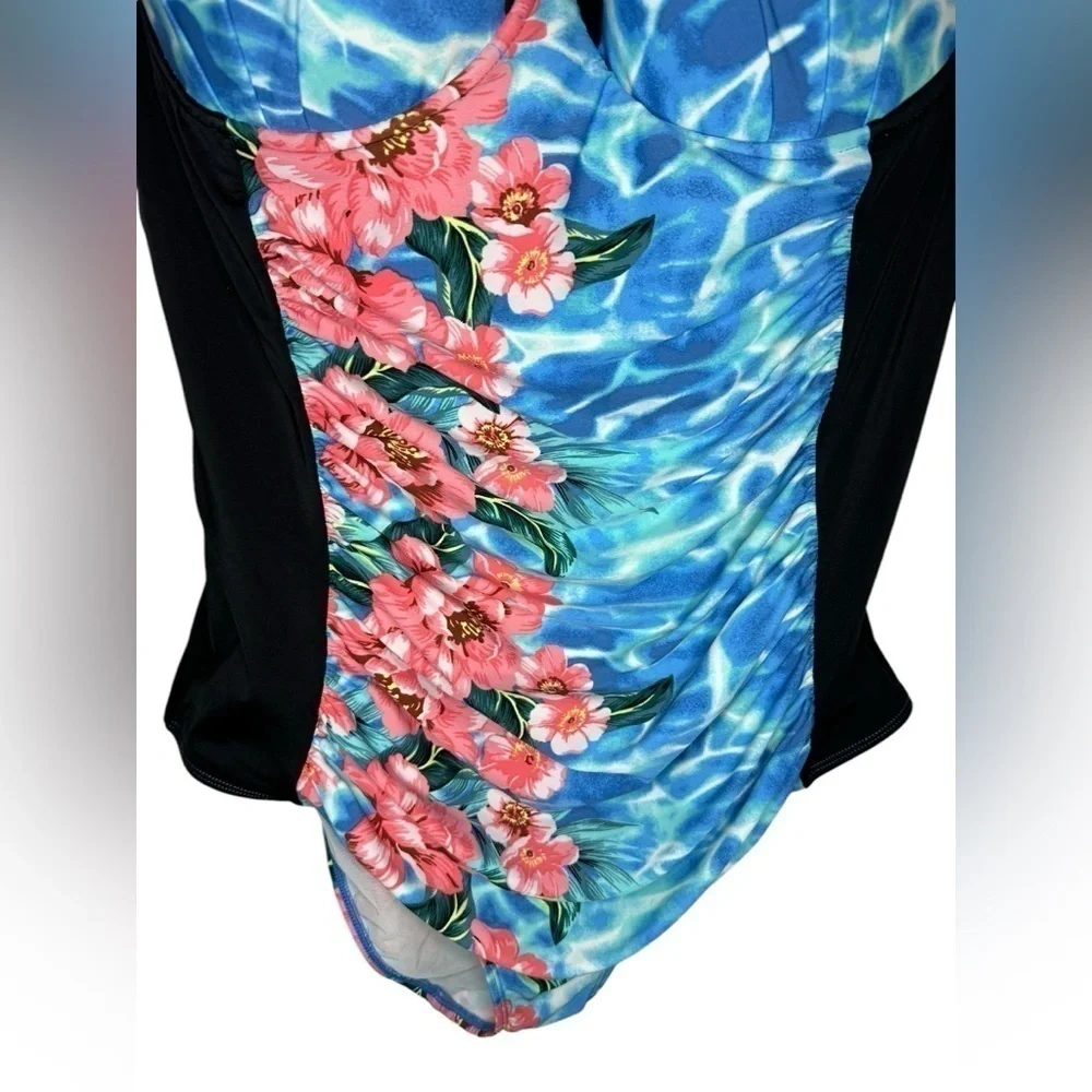 Torrid One Piece Swim Suit Size 3X D/DD Water Floral